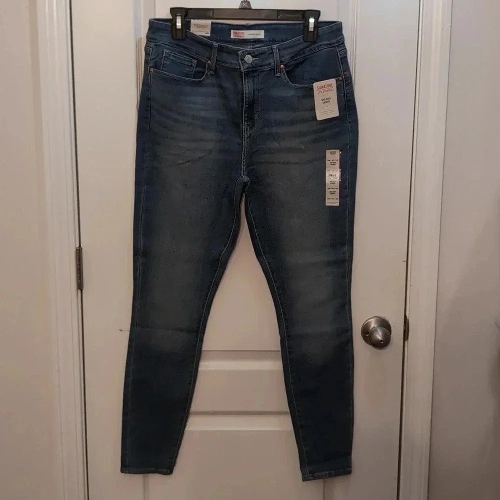 Signature Levi's Strauss women's mid-rise skinny jeans